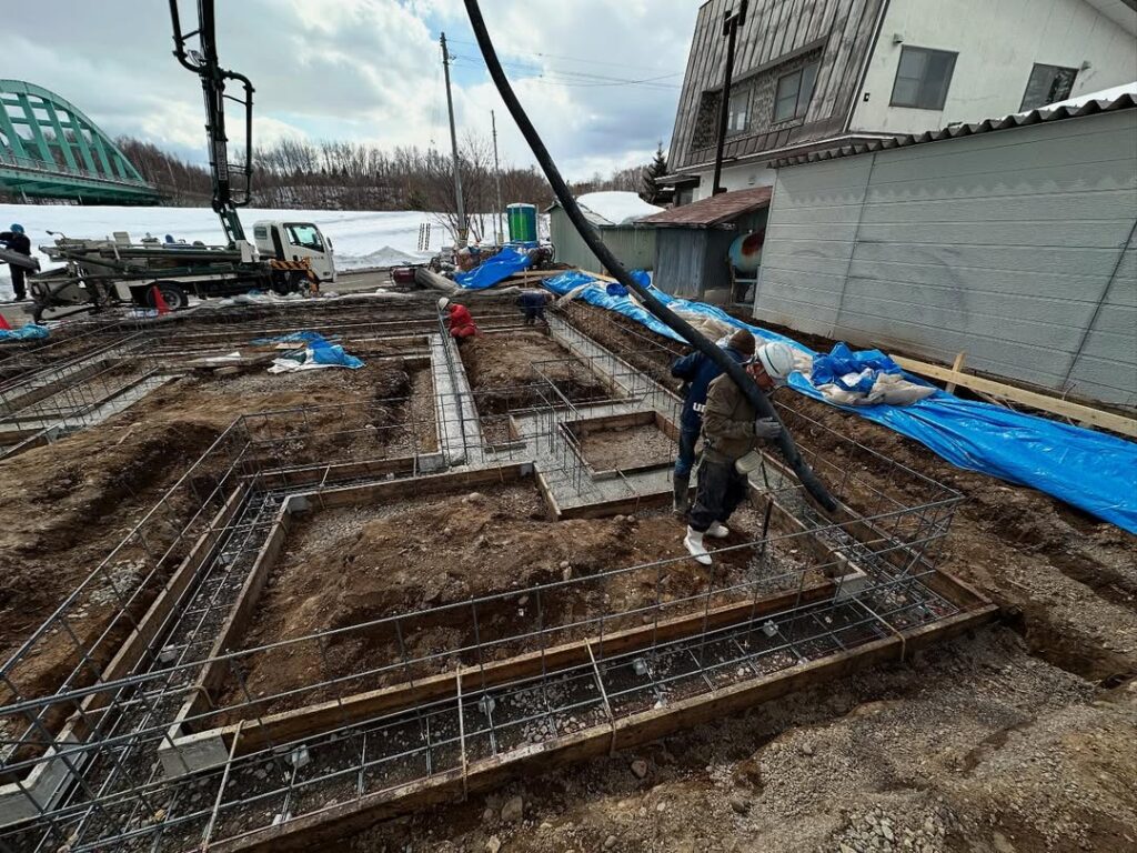 【美瑛町】配筋検査終了し、ベースコン打設へ