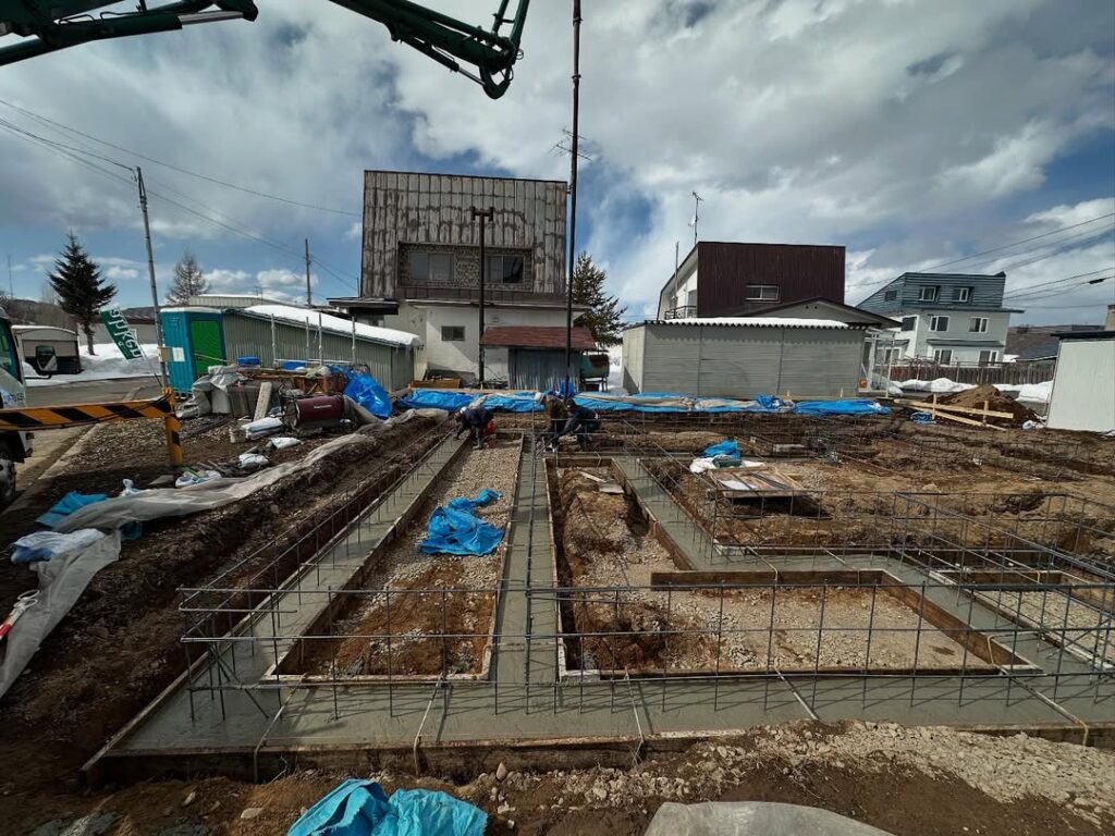 【美瑛町】配筋検査終了し、ベースコン打設へ