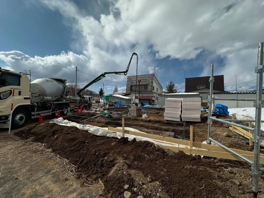 【美瑛町】配筋検査終了し、ベースコン打設へ