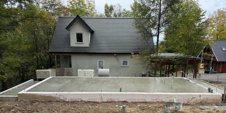 【東川町】基礎工事が終了し浄化槽の工事進行中