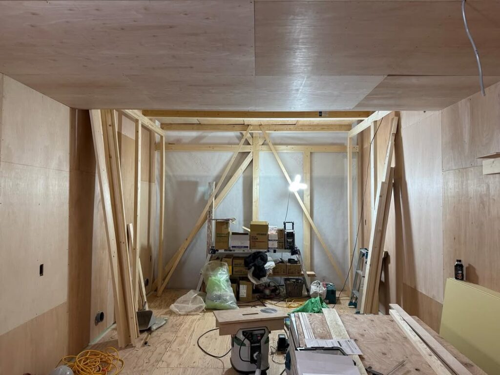 【東川町】東川の現場は外装と内部造作進行中