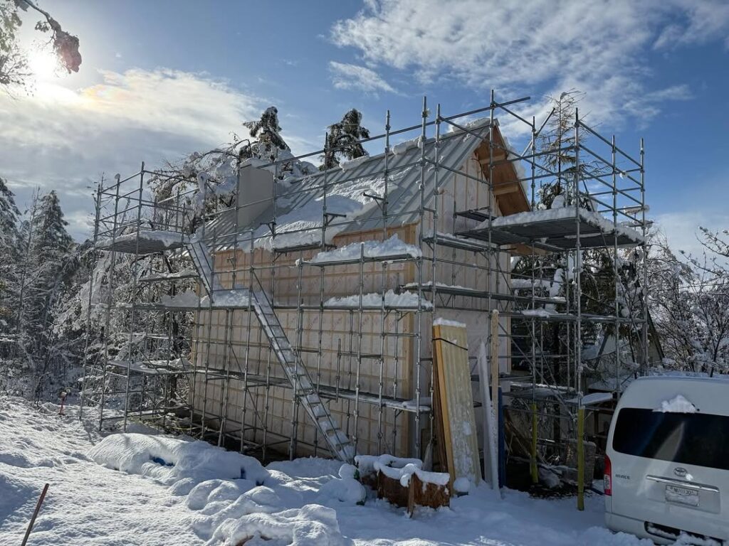 【東川町】東川の現場は外装と内部造作進行中