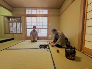 春に完成した事務所には茶室があります