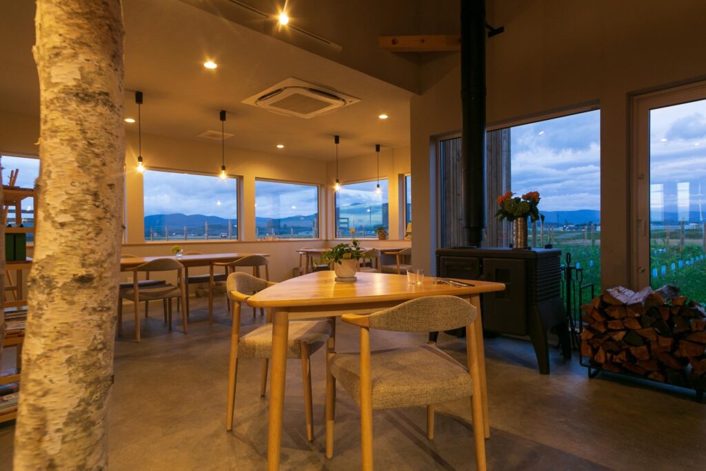 2024年4月、東川町西８号北２６に宿泊できるオーベルジュ「東川PERICAN（ペリカン）」が開店しました