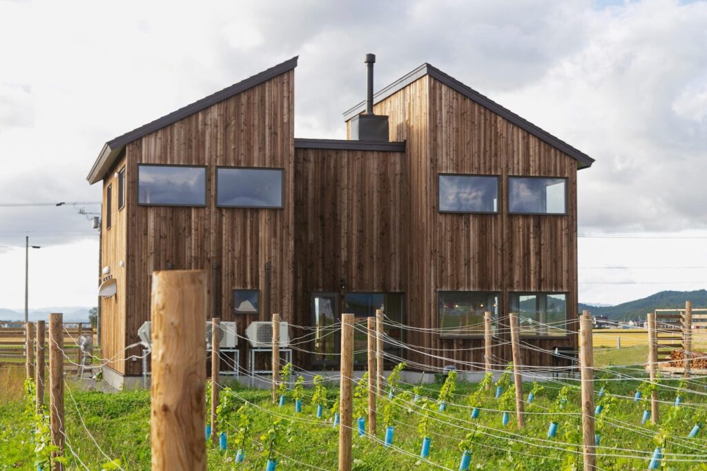 2024年4月、東川町西８号北２６に宿泊できるオーベルジュ「東川PERICAN（ペリカン）」が開店しました